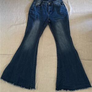 Women’s Dark Blue Flared Jeans 42”L Inseam 30”
Waste 32 inches